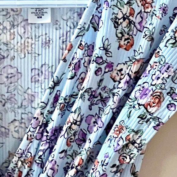 NWOT Blue Floral Summer Dress by Caution to the Wind Size Medium - Picture 5 of 7